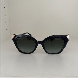 FENDI-BEAUTIFUL! BLACK SUNGLASSES!